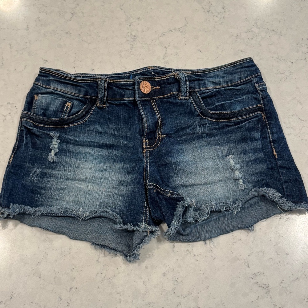 Ariya Jeans Women’s Dark Wash Distressed Cut Off Denim Shorts 3" Inseam Rope